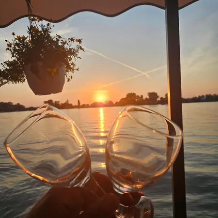 Splav House On The River Botel