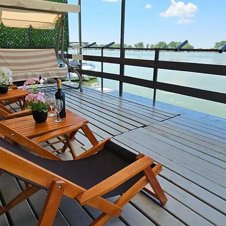 Botel Splav House On The River Belgrad